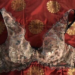 Victoria's Secret Dream Angels Floral Embroidered Mesh Unlined Plunge Bra  36B